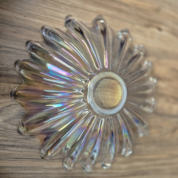 Vintage irridescent Carnival Glass Bowl - Picture 4 of 7